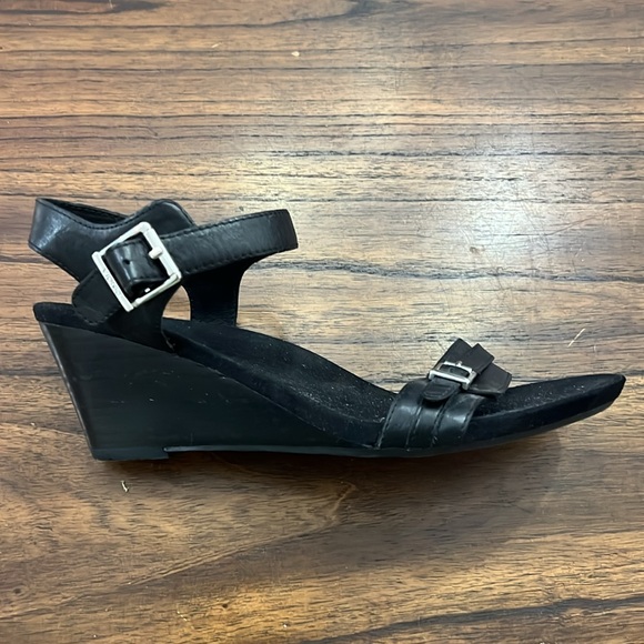 Vionic Black wedge sandals size 10 - Picture 4 of 5